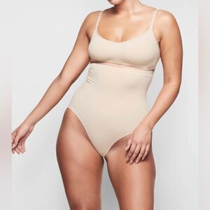 BNWOT SKIMS EVERYDAY SCULPTING HIGH-WAISTED BRIEF SIZE SMALL
